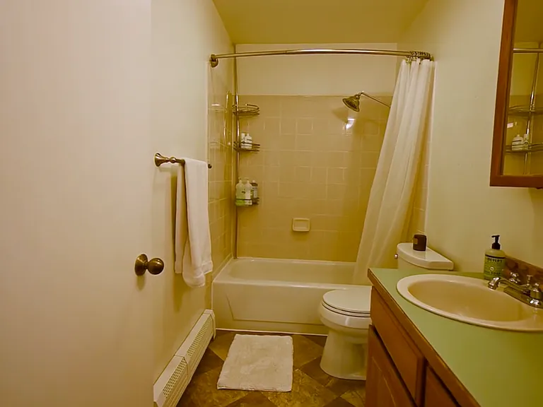 4001 Romanzof Cir #B — Photo 9