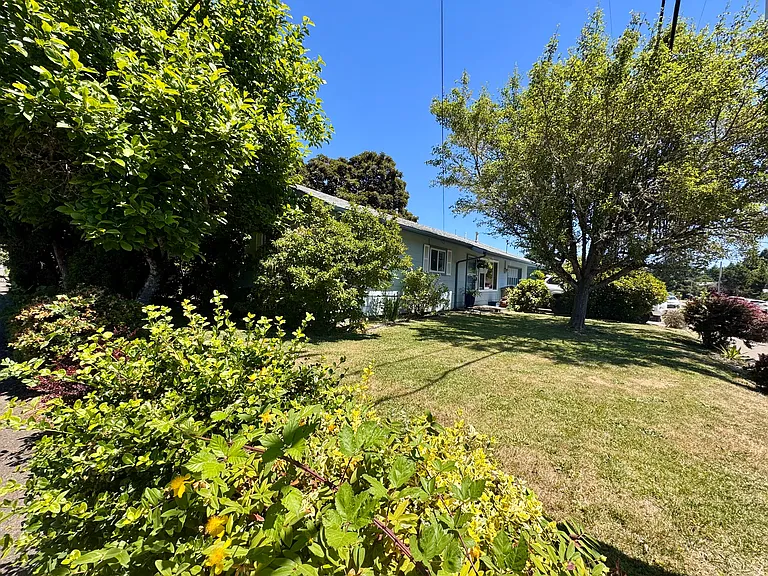 705 SE Bell Ave — Photo 13