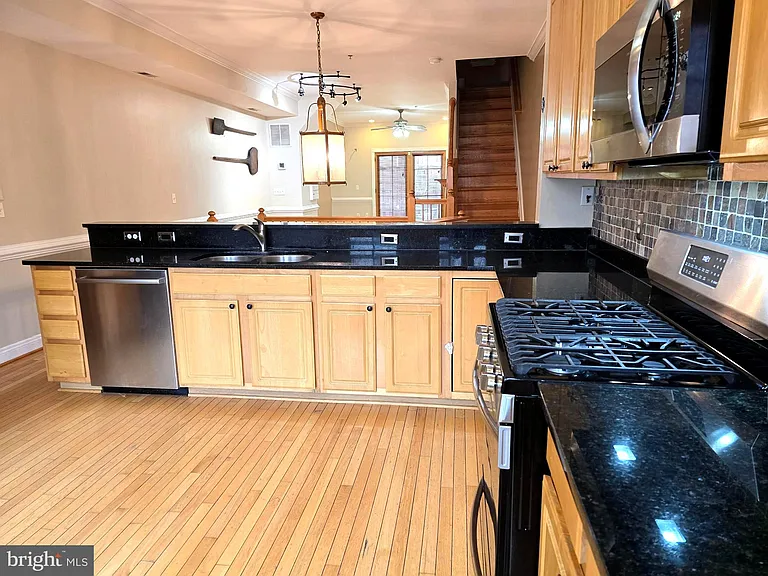 704 S Bond St — Photo 13