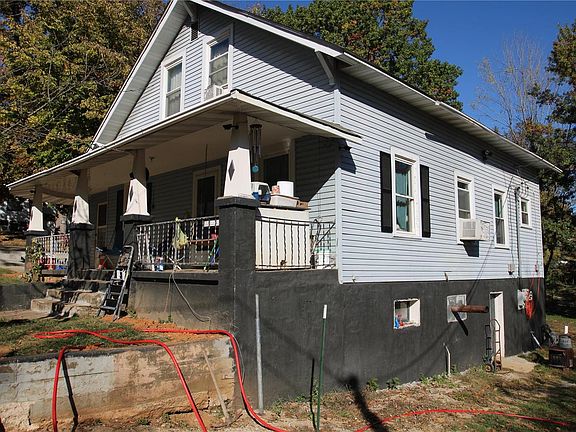 4th image of 209 E Hill St