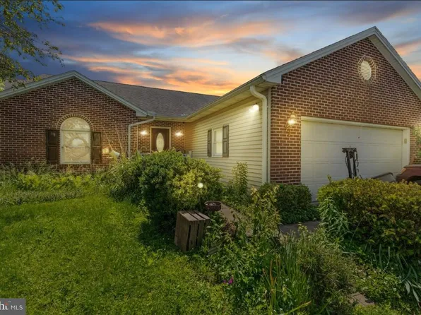 3650 Rock Creek Dr, Dover, PA 17315