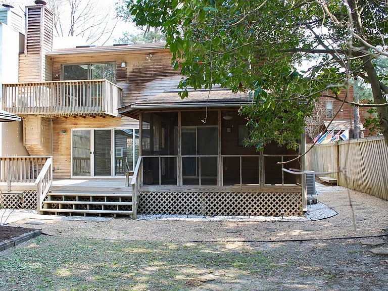 220 81st St #B — Photo 1