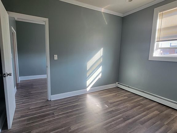 4th image of 3824 Laconia Ave