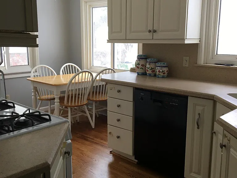 879 Saint Clair St — Photo 6