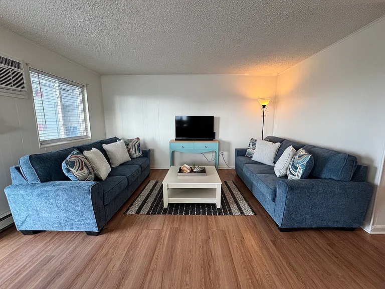 413 Robin Dr #305 — Photo 2