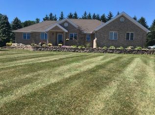 6425 Pointe North Dr, Grand Blanc, MI 48439