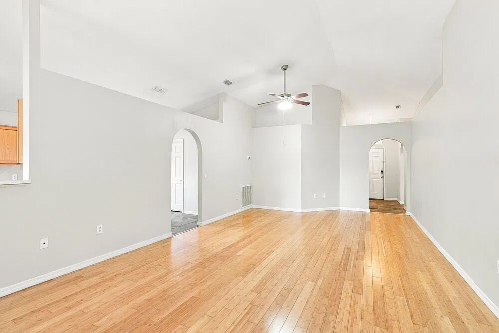 4 bed, 2.0 bath, 2010 sqft, $2,465 — Photo 3