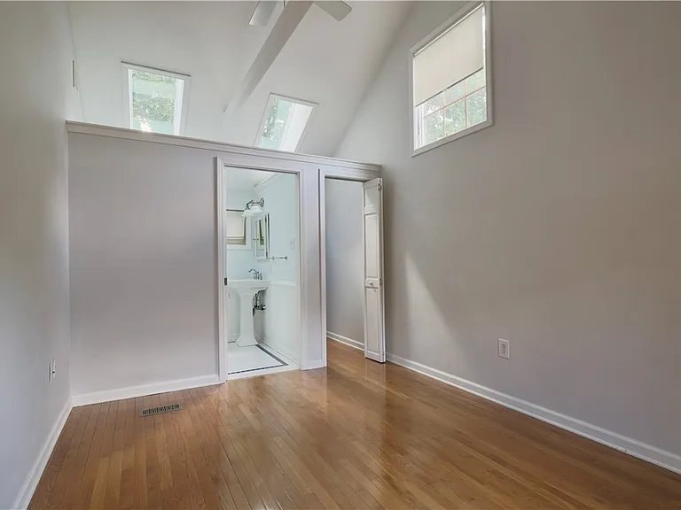 633 Crystal Dr — Photo 19