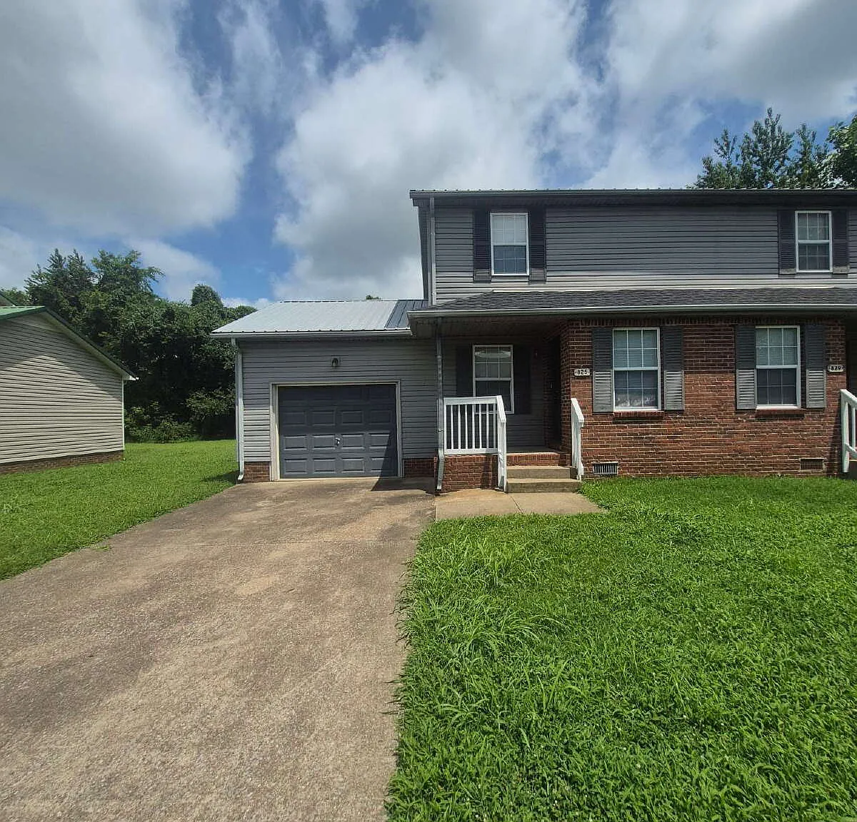 2 bed, 1.5 bath, 956 sqft, $1,095 — Photo 2