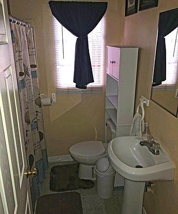 5th image of 16044 Rosemary Dr
