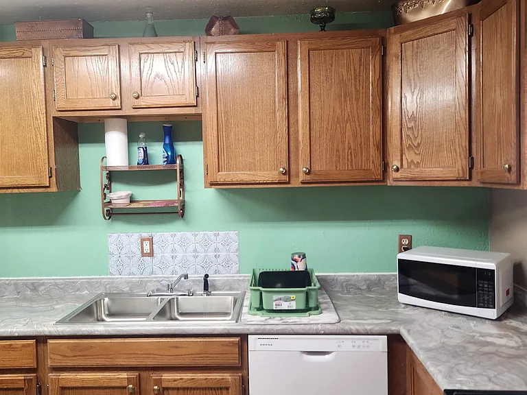 409 Commercial St — Photo 9