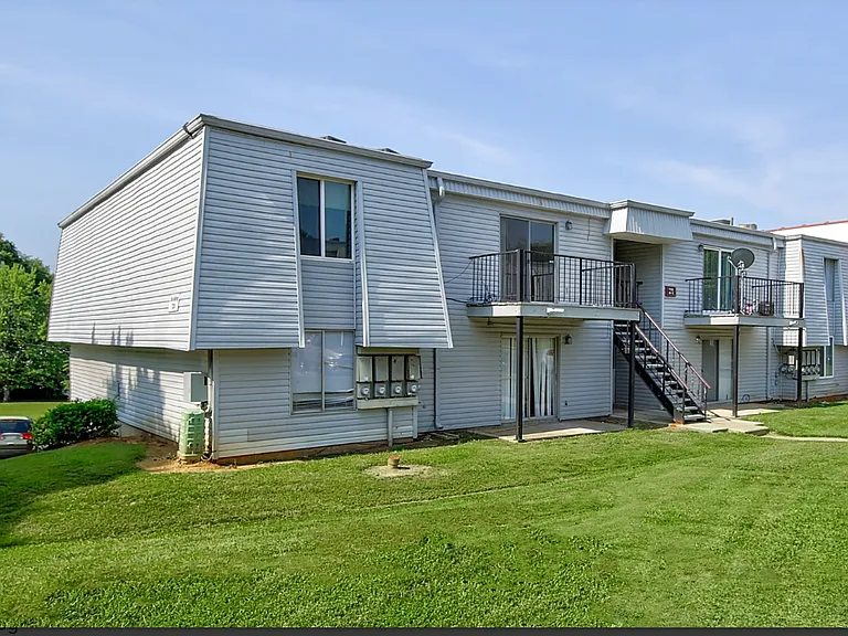 855 Farmhurst Dr #E — Photo 6