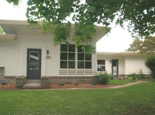 2900 W Rochelle Ave, Glendale, WI 53209