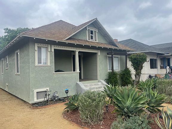2nd image of 373 W 47th Pl