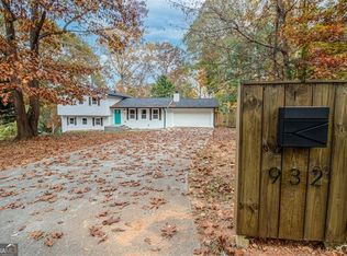 932 Medina Dr, Lilburn, GA 30047
