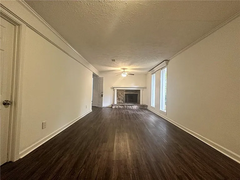 1231 Woodleigh Rd SW — Photo 20