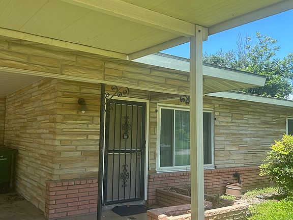 3rd image of 111 POSTWOOD DR