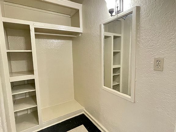 5th image of 726 N Van Ness Ave APT 204