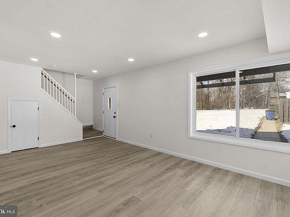5th image of 9585 Standon Pl