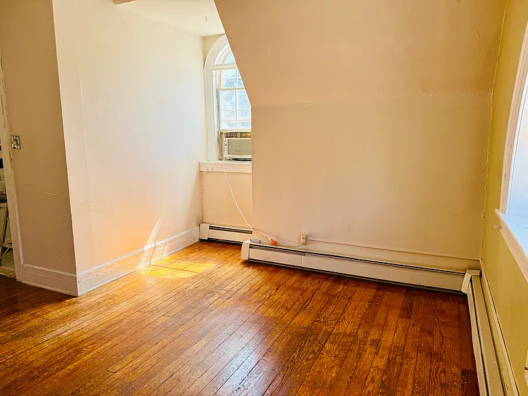 469 Whitney Ave #8 — Photo 20