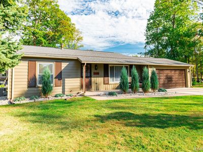 22205 Meridian Rd, Grosse Ile, MI, 48138