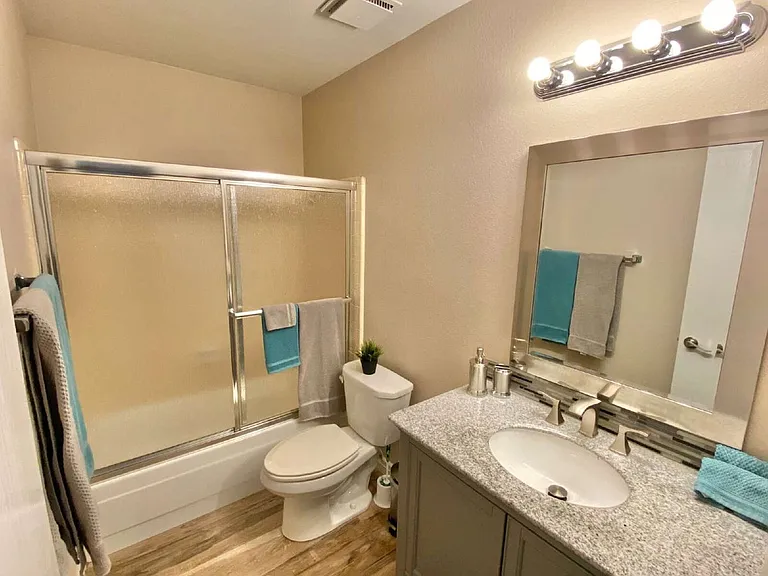 2303 S Cottonwood Dr — Photo 1