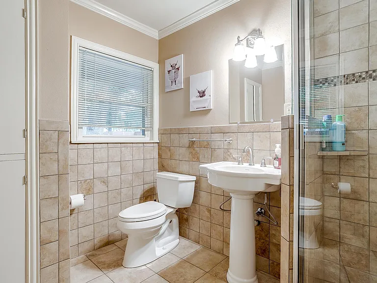 1505 N Riverside Dr — Photo 9