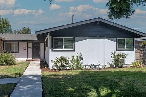 22309 Leadwell St — Photo 32