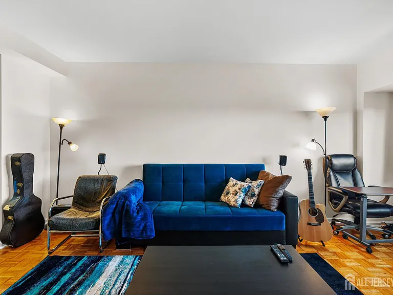 110 Somerset St #2205 — Photo 9