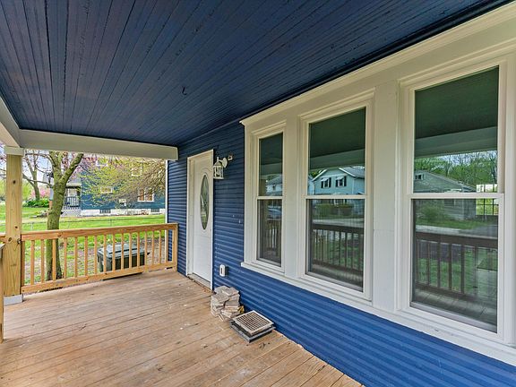 5th image of 951 Lawrence Dr