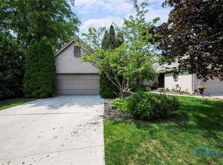 152 Stone Oak Ct, Holland, OH