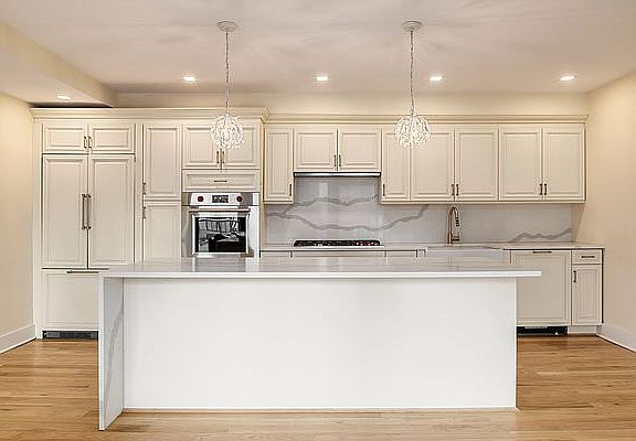 3rd image of 253 E 62nd St #4
