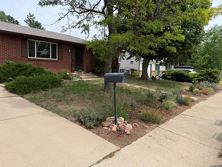 4445 Ludlow St — Photo 2