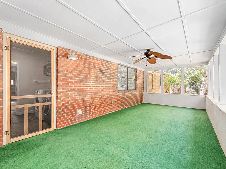 413 Springdale Dr — Photo 14