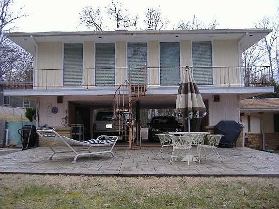4th image of 2903 Folts Dr