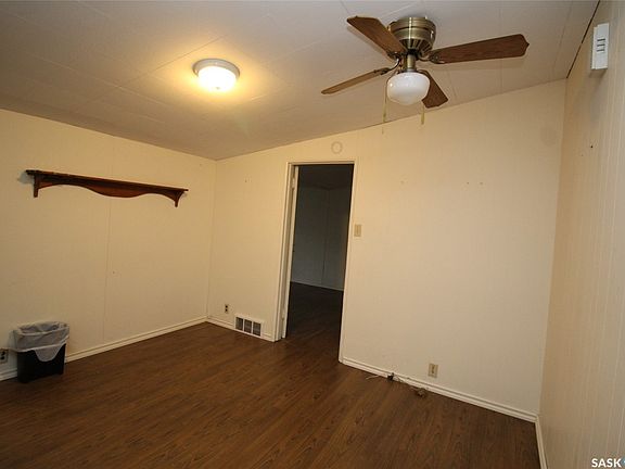 5th image of 403 4th Street W