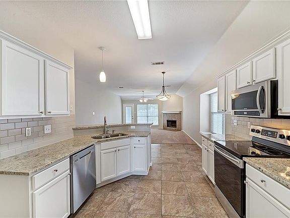 4th image of 608 Wyndham Cir