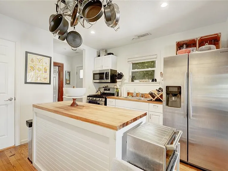 209 E Live Oak St #A — Photo 12