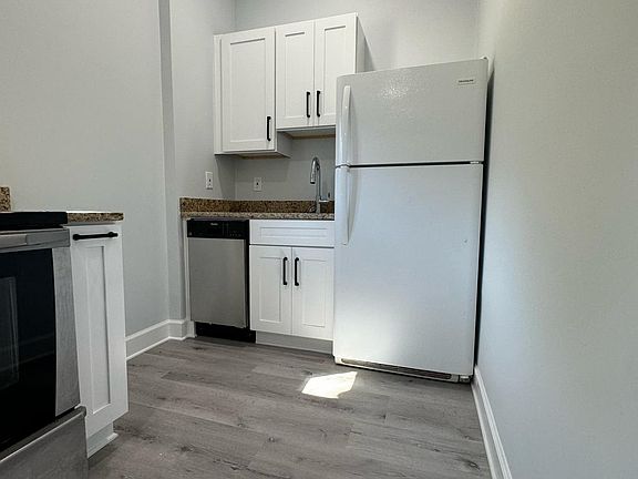 3rd image of 289 Pauladean Cir