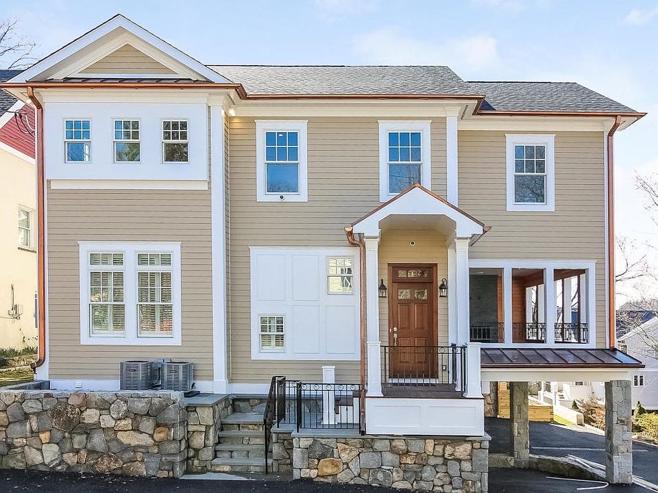 Central Greenwich Luxury Condo