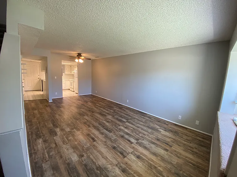 1111 Booth Dr — Photo 2