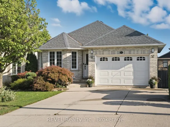 11 Supreme Dr, Hamilton, ON L8W 3V1