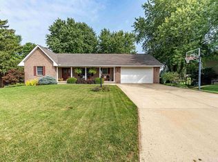 347 Whispering Oaks Dr, Metamora, IL