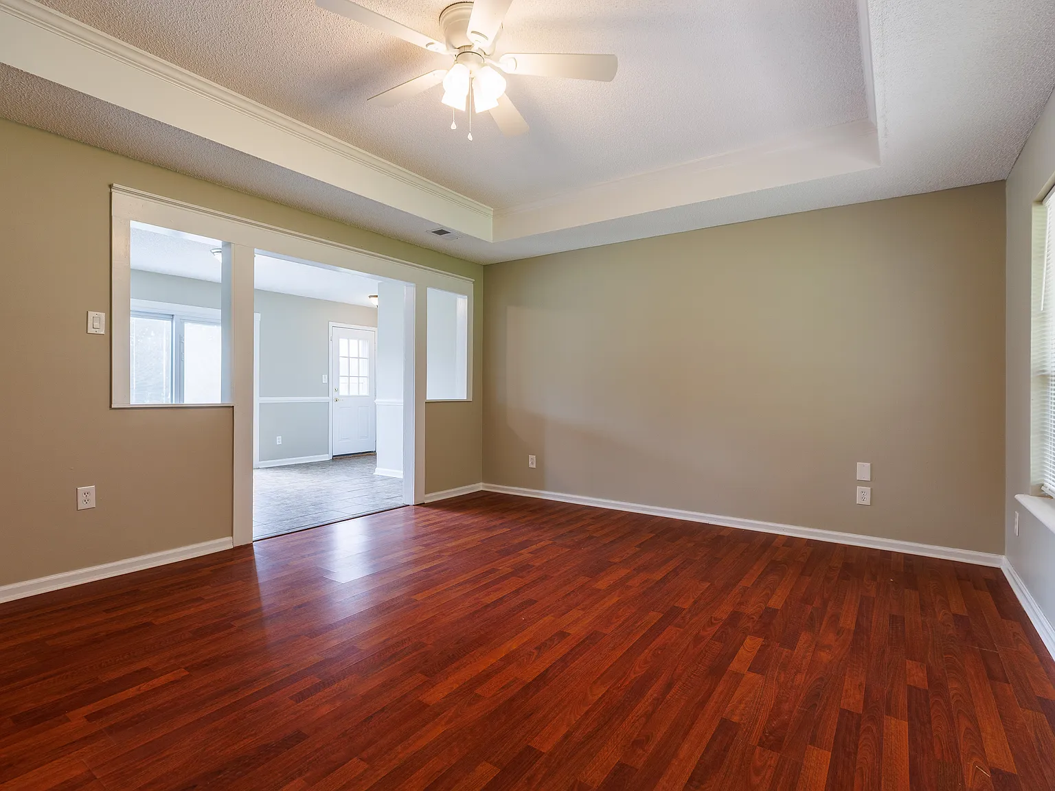 3 bed, 1296 sqft, $1,800 — Photo 4