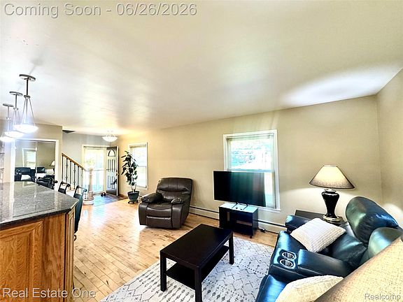 4th image of 615 Willard Ave