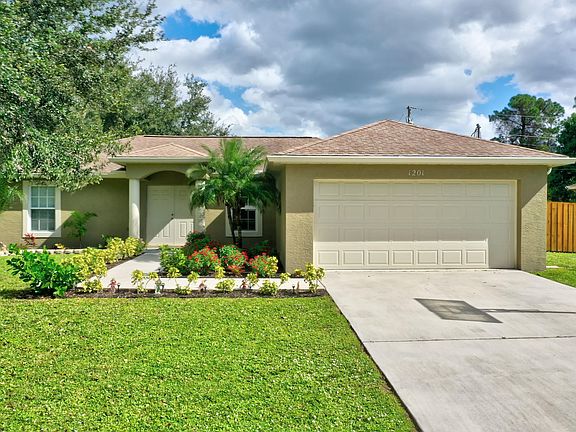 3rd image of 1201 SE Naples Ln