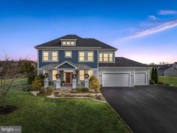 1097 Hallmark Dr, Martinsburg, WV 25403