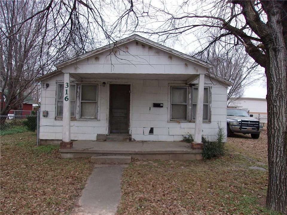 2nd image of 316 Ruby St