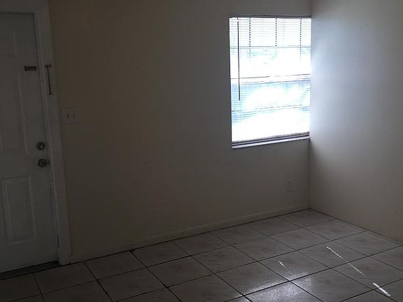 4th image of 4271 NE 1st Ave