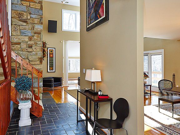 3rd image of 10717 Meadowood Dr